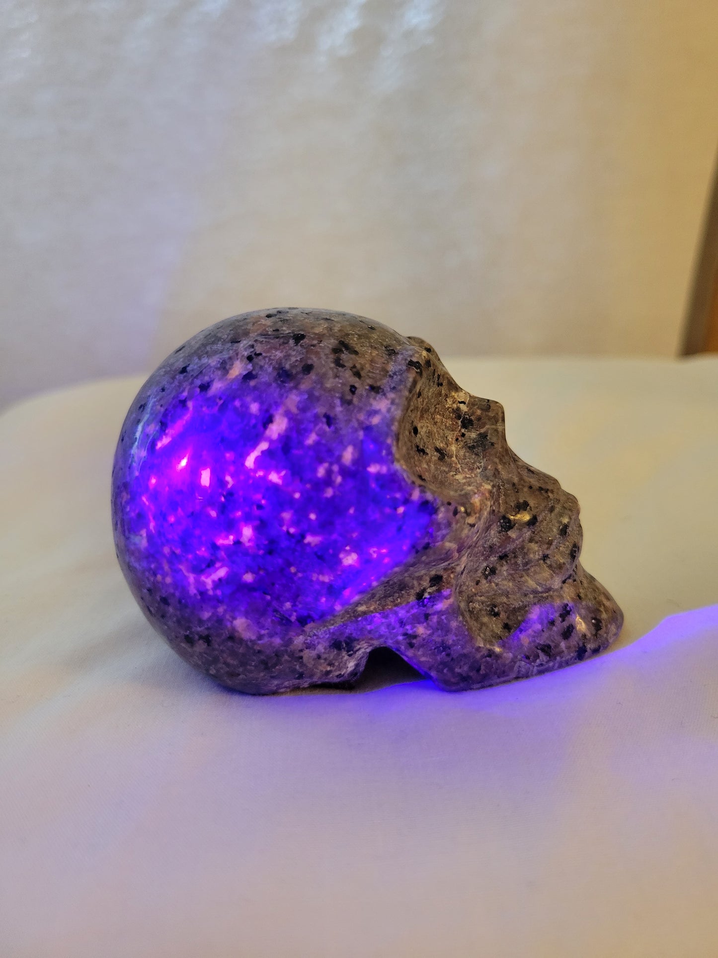 Yooperlite (UV Reactant) Skull