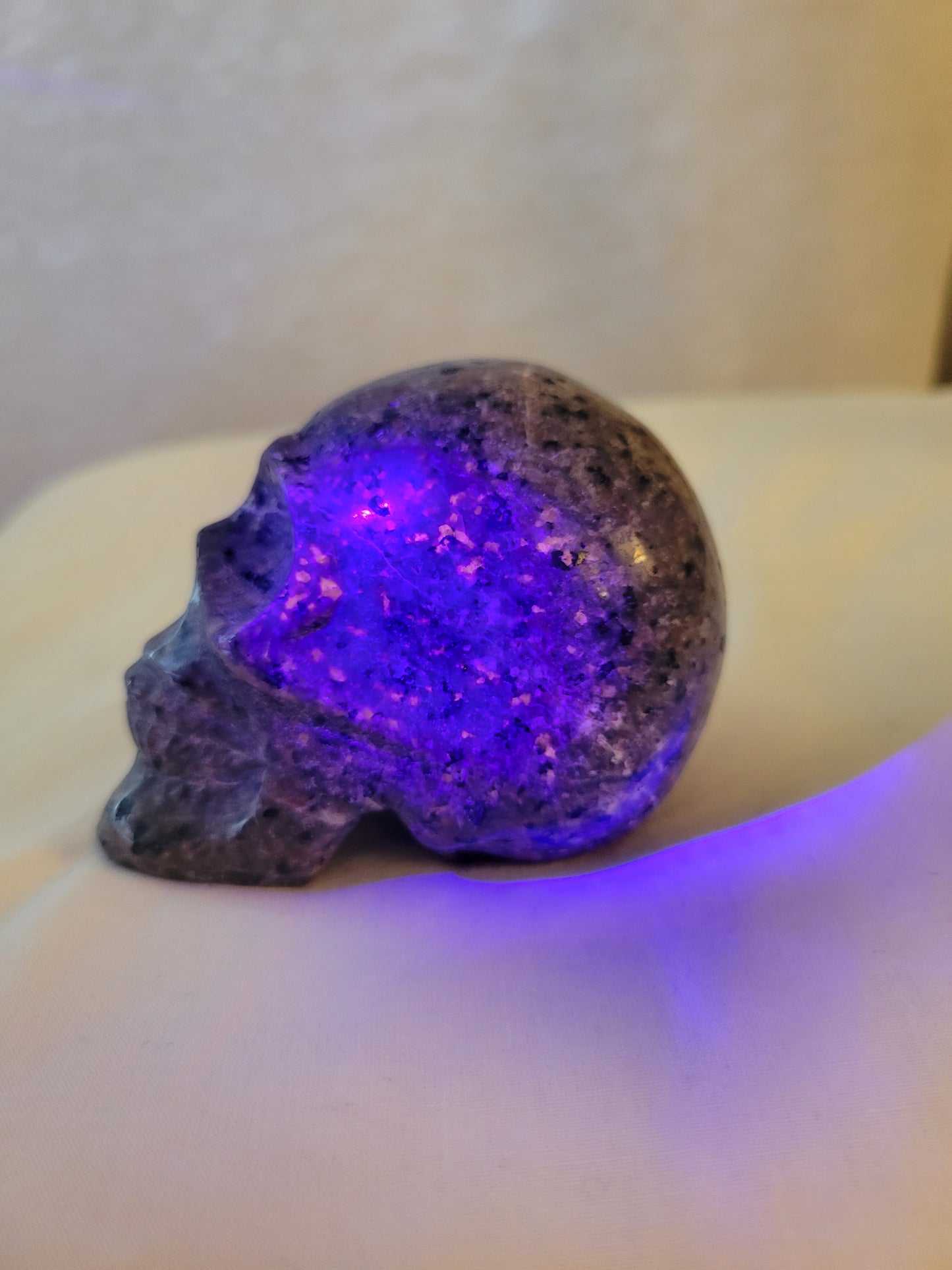 Yooperlite (UV Reactant) Skull